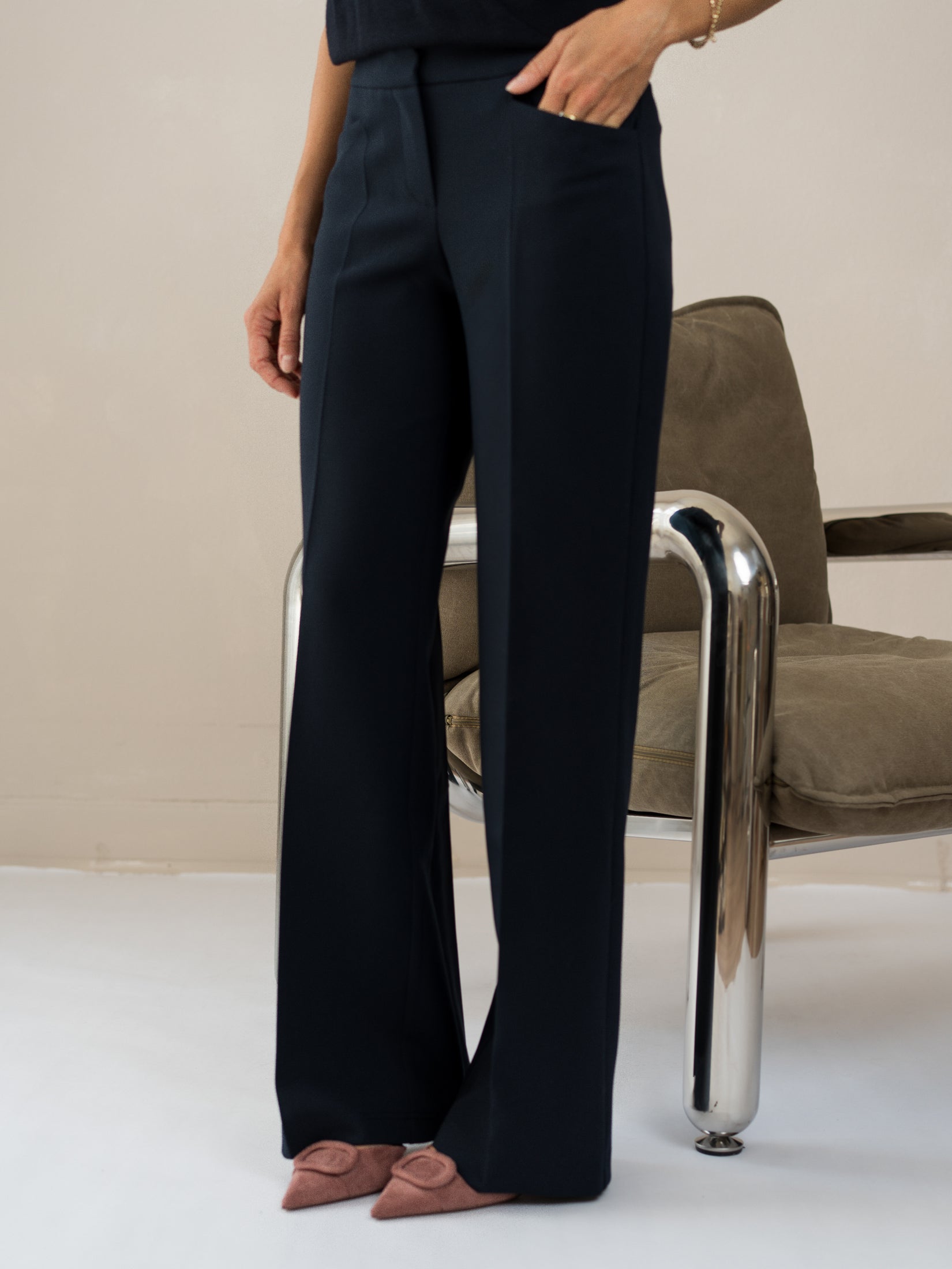 Women's Elegant Straight Leg Trousers with Side Pockets
