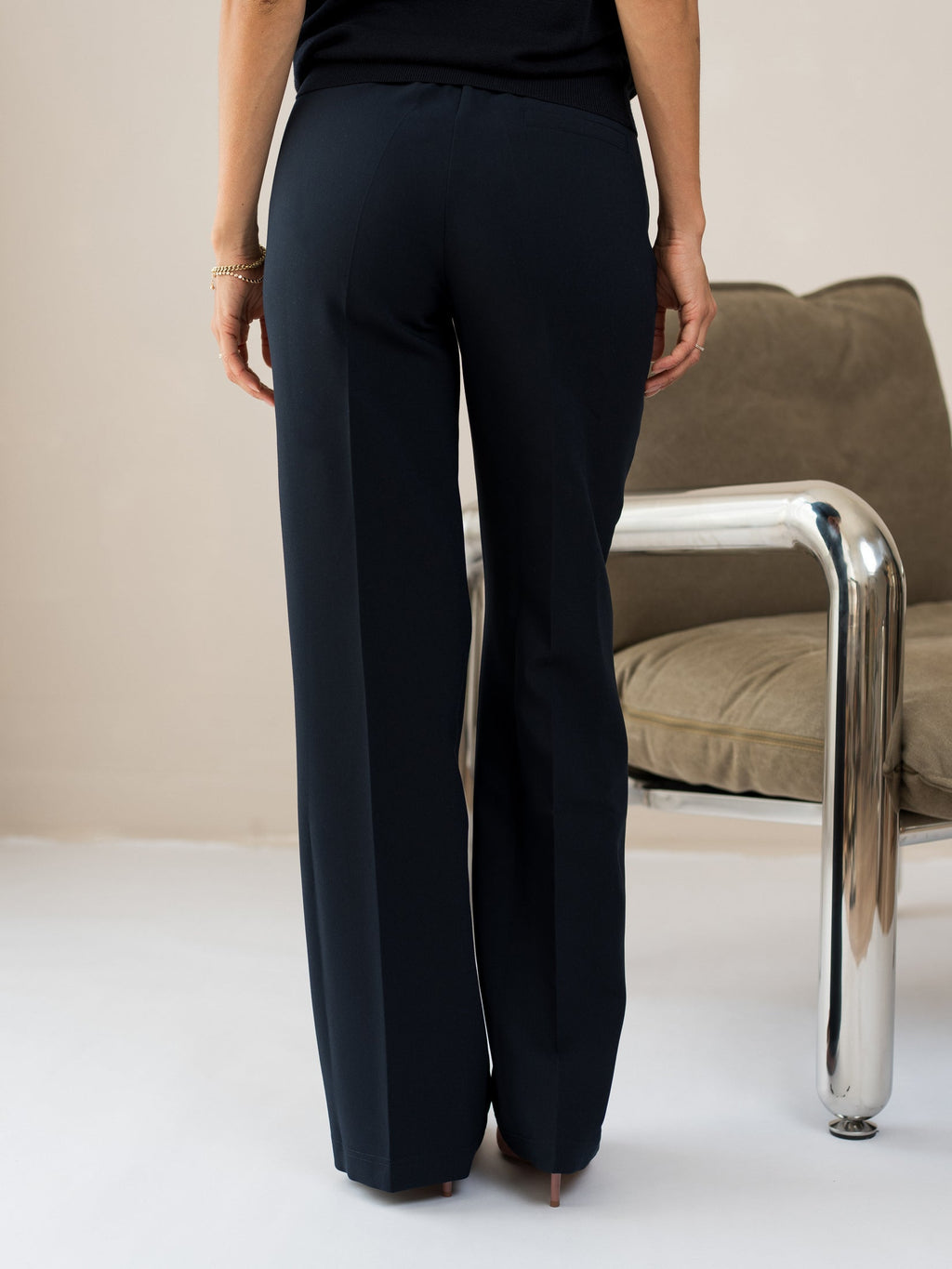 Women's Elegant Straight Leg Trousers with Side Pockets