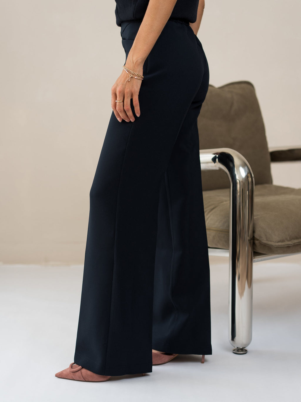 Women's Elegant Straight Leg Trousers with Side Pockets