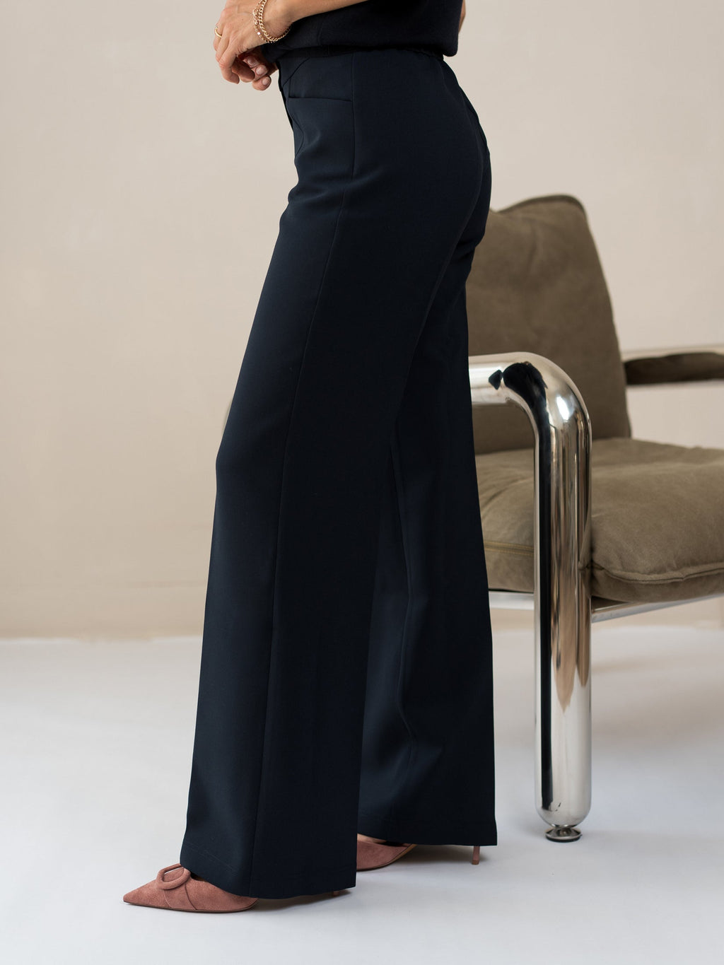 Women's Elegant Straight Leg Trousers with Side Pockets