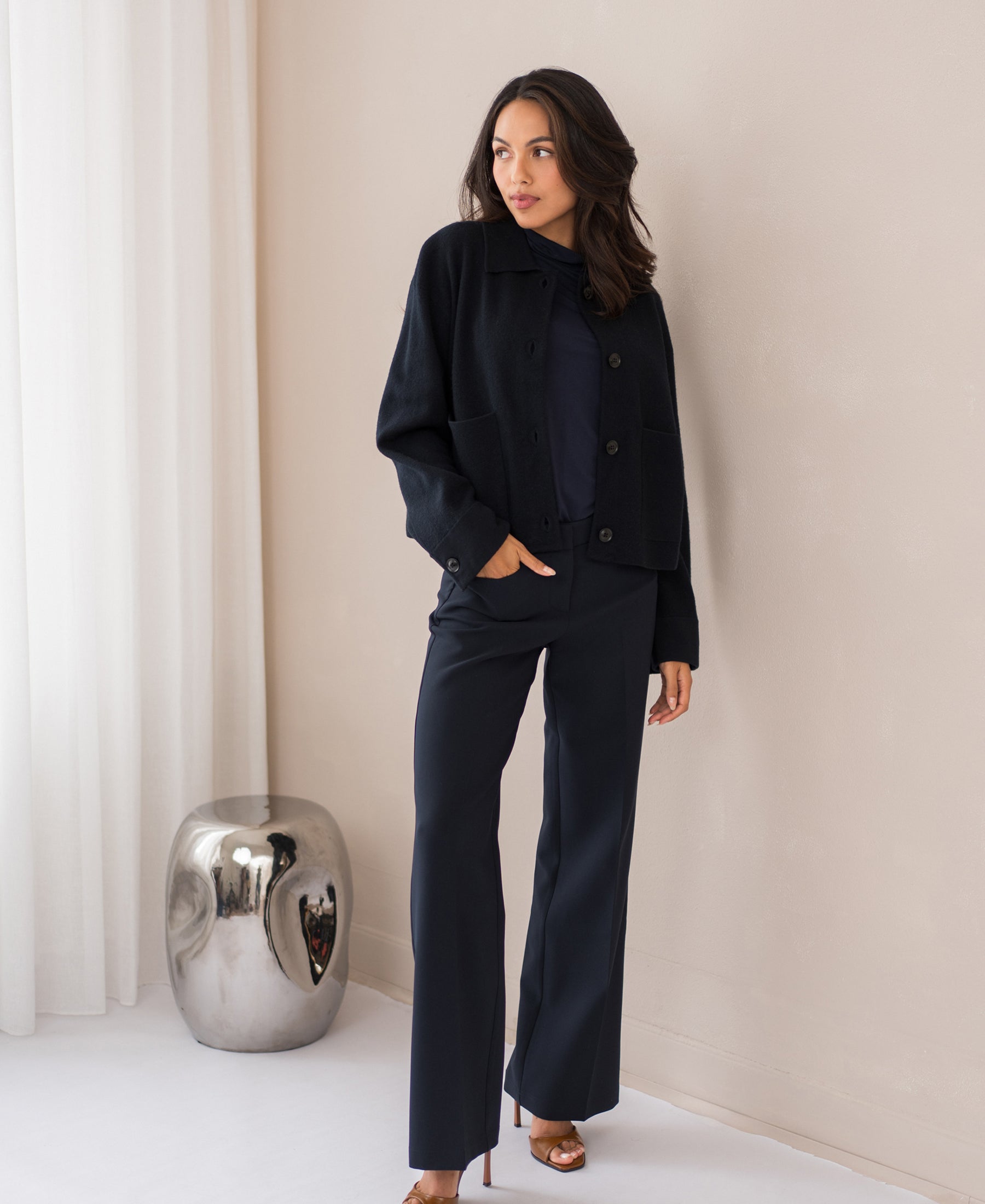 Women's Elegant Straight Leg Trousers with Side Pockets
