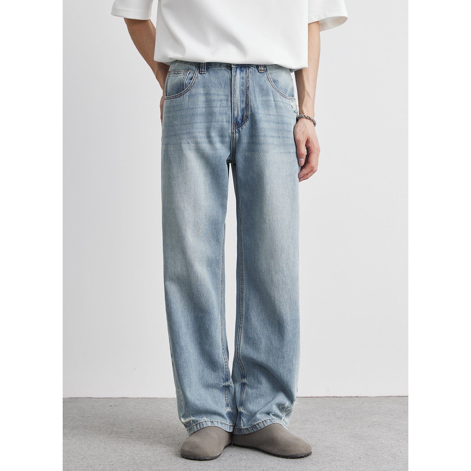 Mens Relaxed Fit Jeans with Straight Leg Design