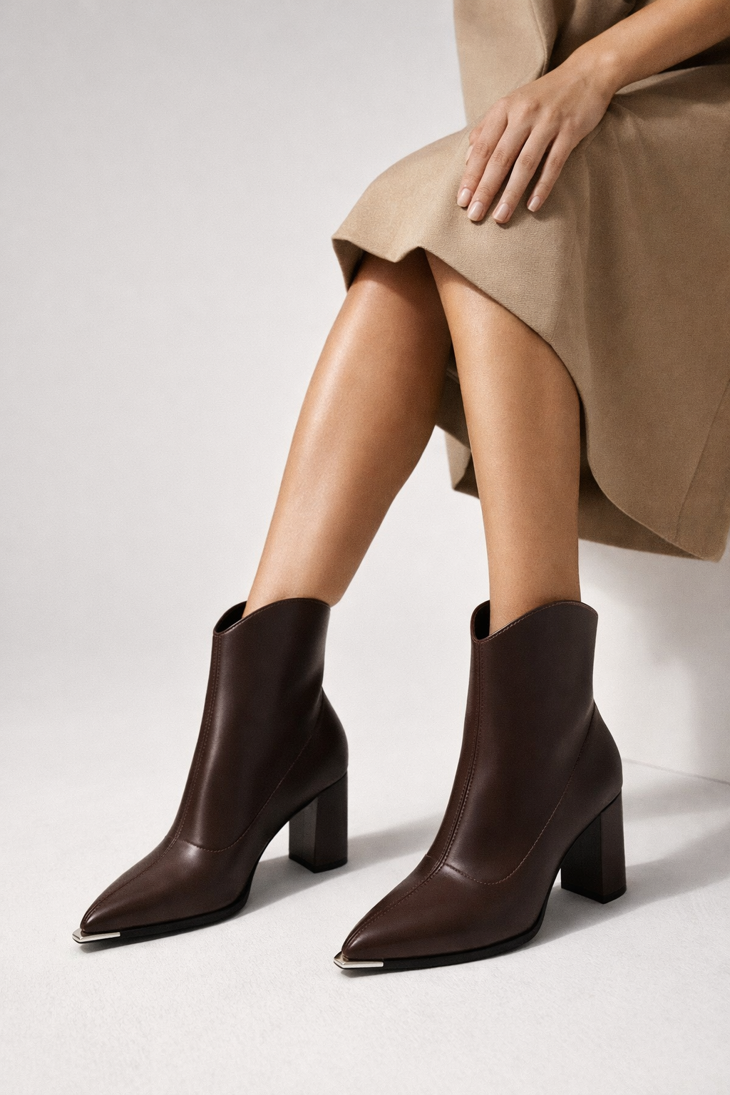 Women's Classic Ankle Boots – Chic Pointed Toe Design