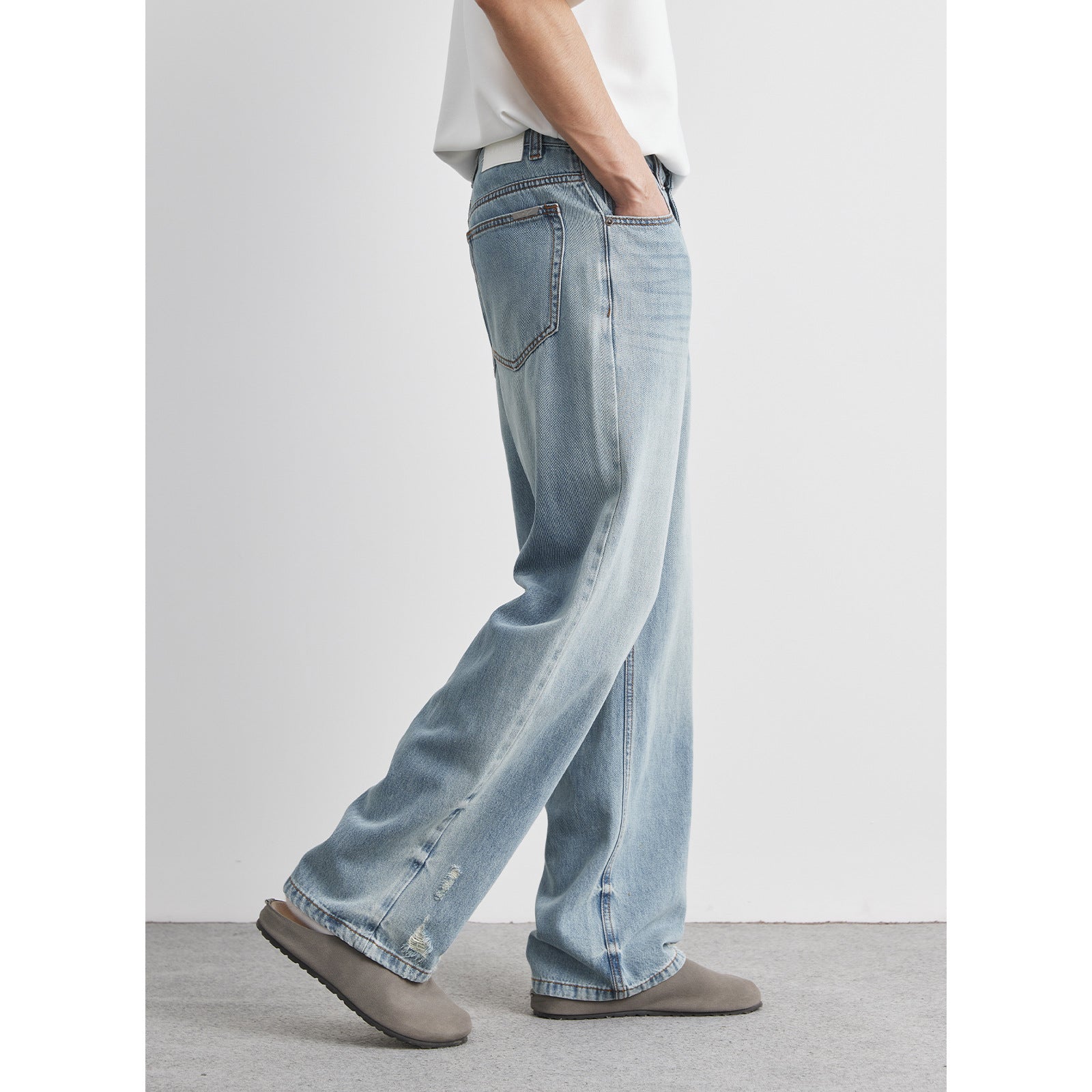 Mens Relaxed Fit Jeans with Straight Leg Design