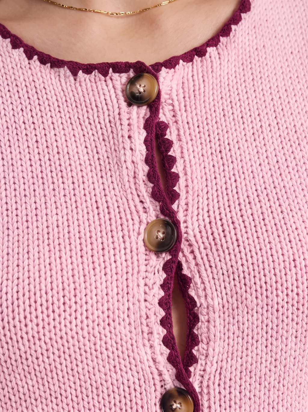 Women's Sleeveless Edgy Sweater with Contrast Trim