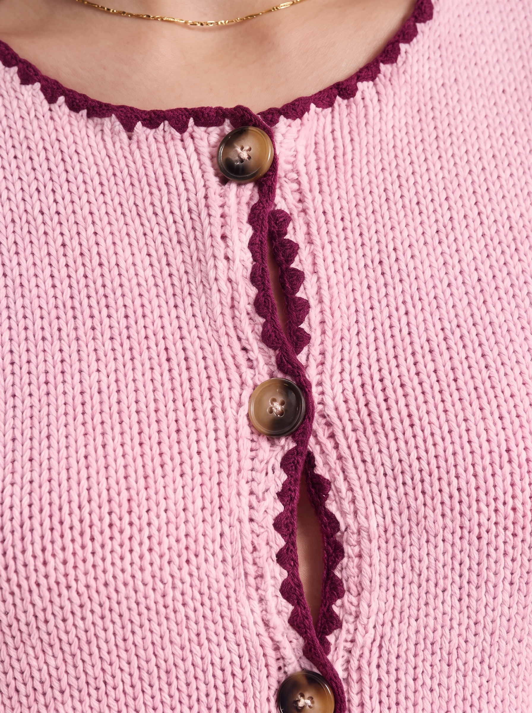 Women's Sleeveless Edgy Sweater with Contrast Trim