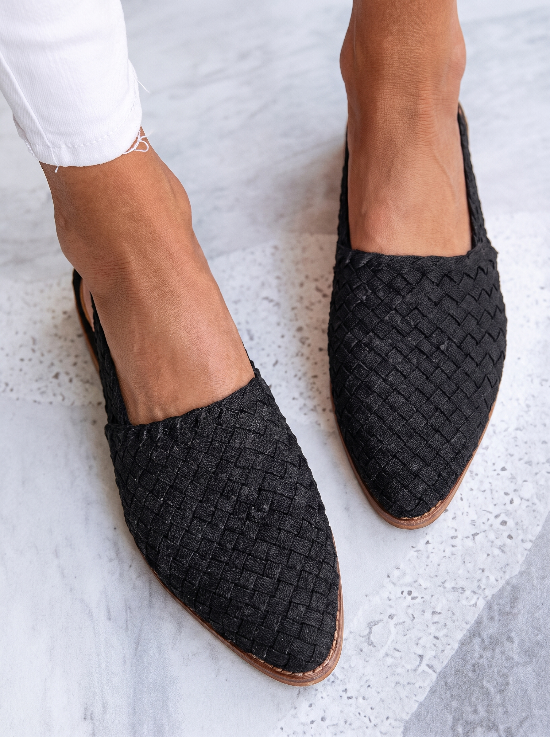 Women's Pointed Toe Flat Buckle Sandals