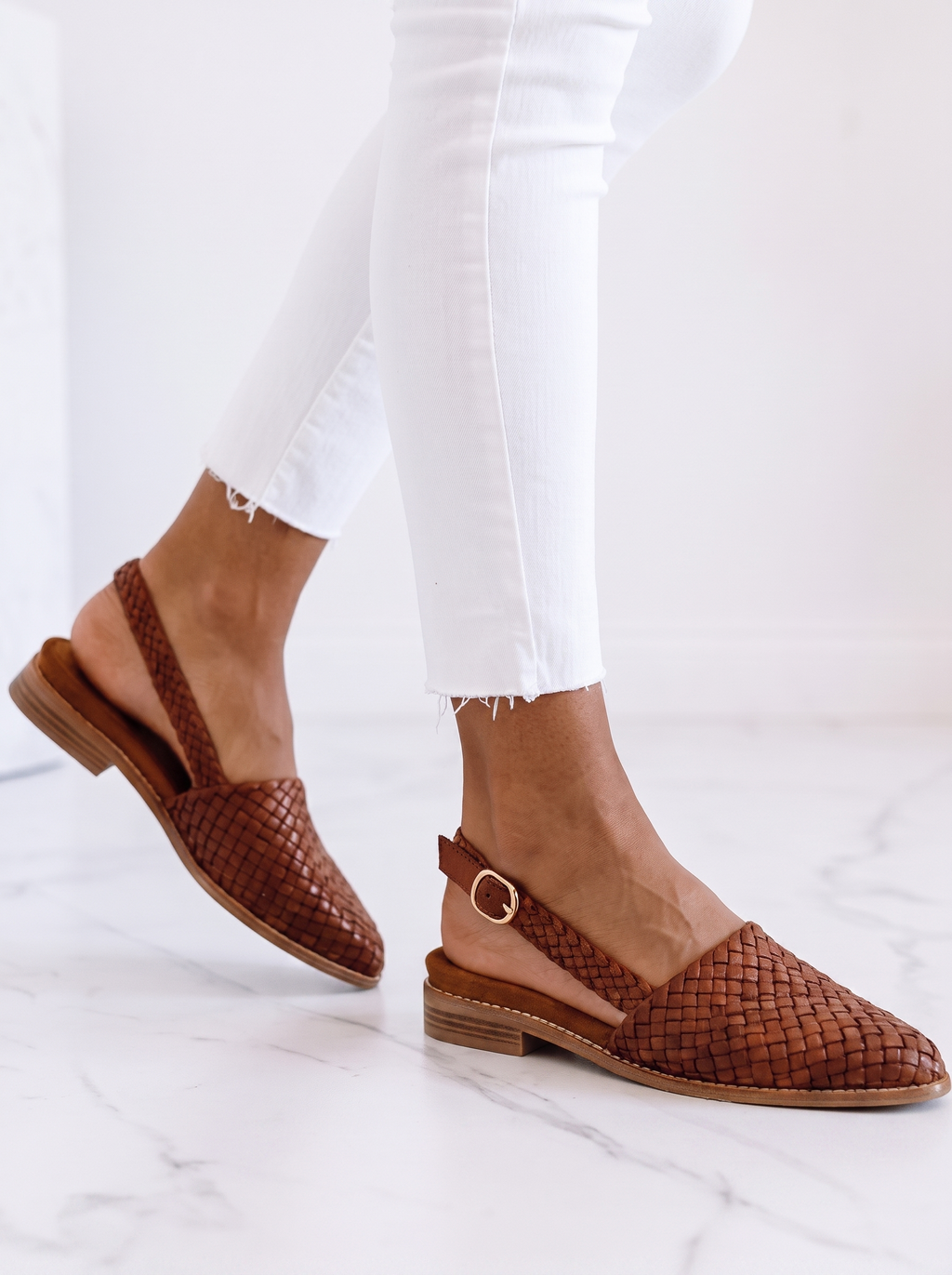 Women's Pointed Toe Flat Buckle Sandals