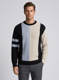 Men's Round Neck Pullover Sweater with Contrast Design