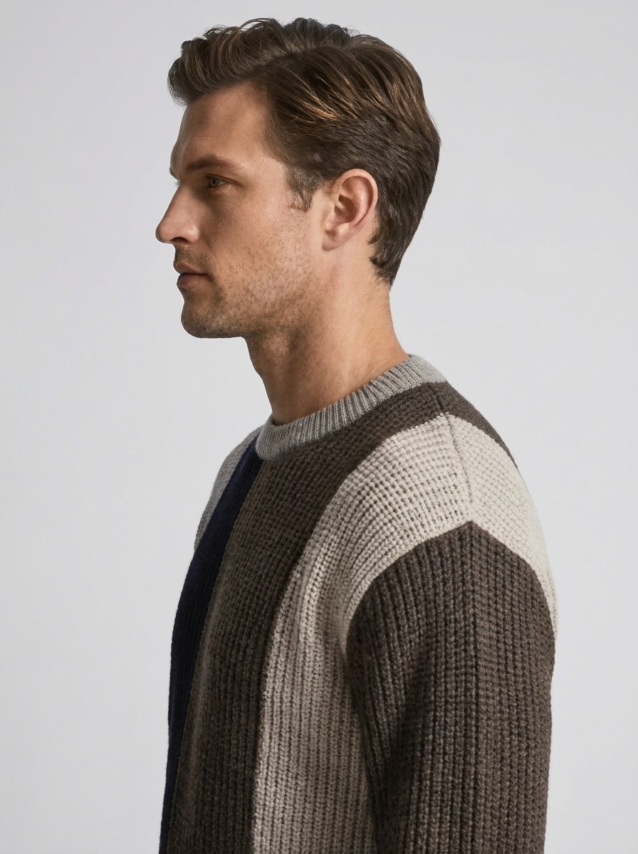 Men's Round Neck Pullover Sweater with Contrast Design