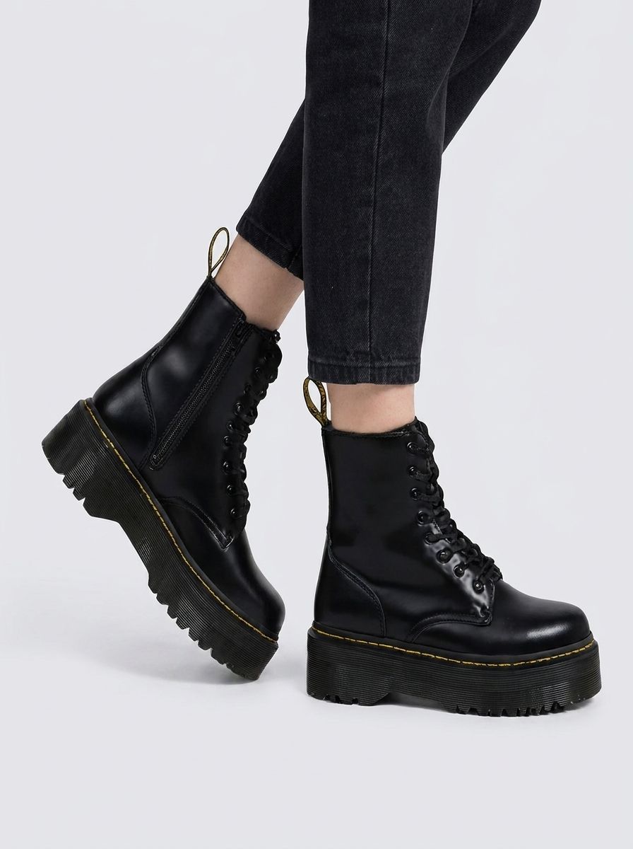 Damenlederstiefel mit dicker Sohle