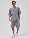 Herren-Sommer-Set mit Oversize-Hemd und knielangen Shorts
